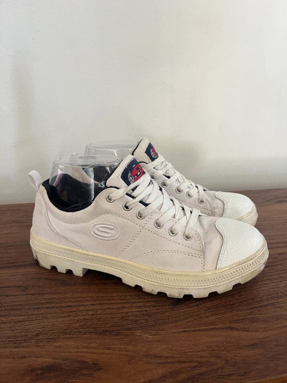 Skechers Roadies White Canvas/Leather Chunky Sole Lace Up Casual Shoes sz 6.5